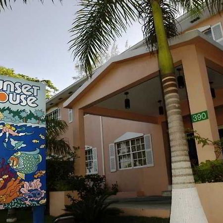 Hotel Sunset House à George Town Extérieur photo